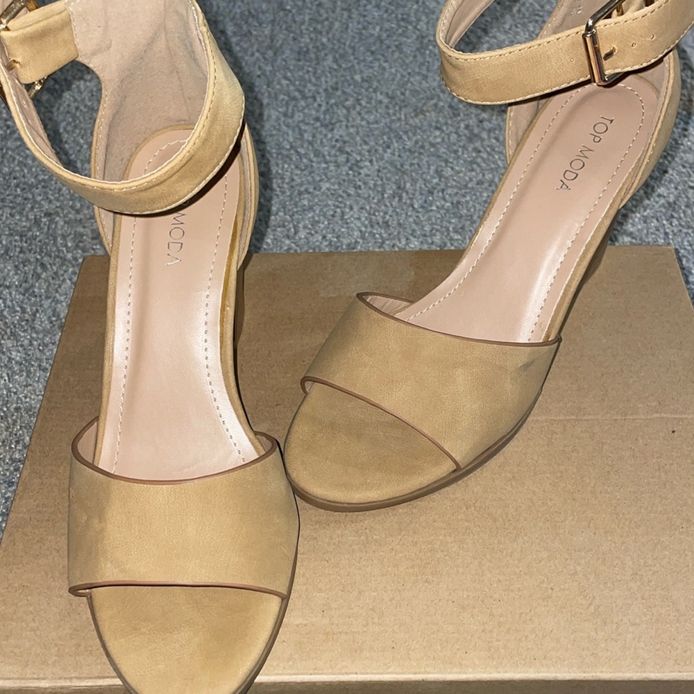 High heel pumps
